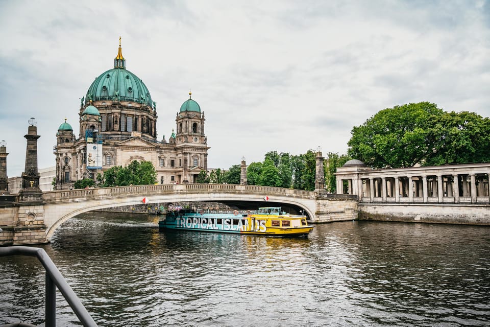 Berlin: 1-Hour City Sightseeing Cruise - Key highlights at a glance