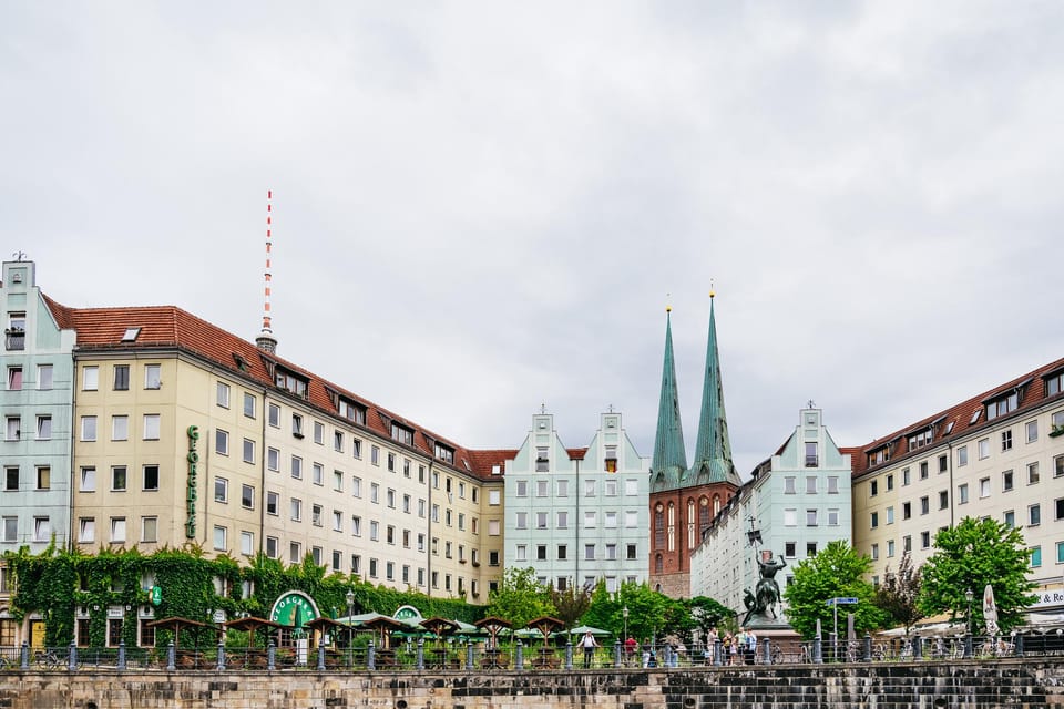 Berlin: 1-Hour City Sightseeing Cruise - A 1-hour Berlin cruise that gives you bearings fast