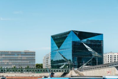 Berlin: 1-Hour City Tour by Boat with Guaranteed Seating - Meeting Point at Friedrichstraße and Am Weidendamm (What to Do First)