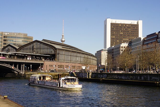 Berlin: 1-hr Boat Tour with Bilingual Live Guide (DE/EN) - Glass panorama ships, open roof when it’s nice, closed fast when it rains