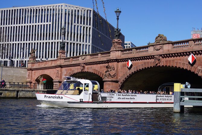 Berlin: 1-hr Boat Tour with Bilingual Live Guide (DE/EN) - Live bilingual DE/EN narration: what you’ll actually understand