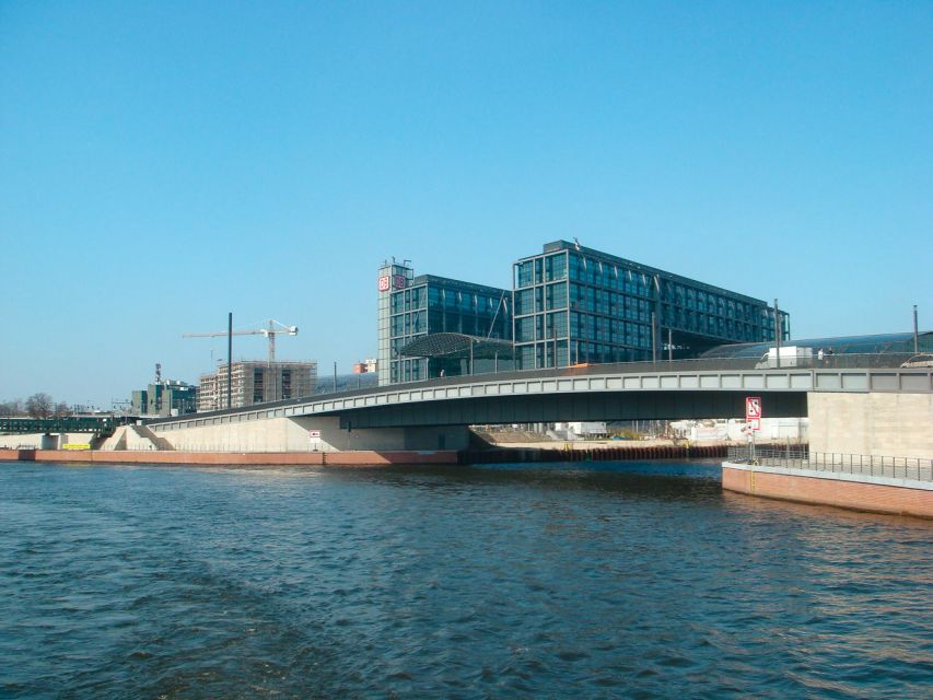 Berlin: 2.5-Hour East Side Boat Cruise with Commentary - Why a 2.5-Hour East Side Cruise Works Better Than a Quick Loop