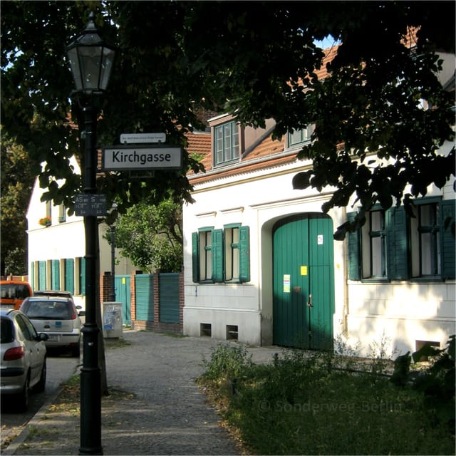 Berlin: 2.5-Hour Neighborhood Tour of Neukölln - Old district court and former prison: seeing power in stone