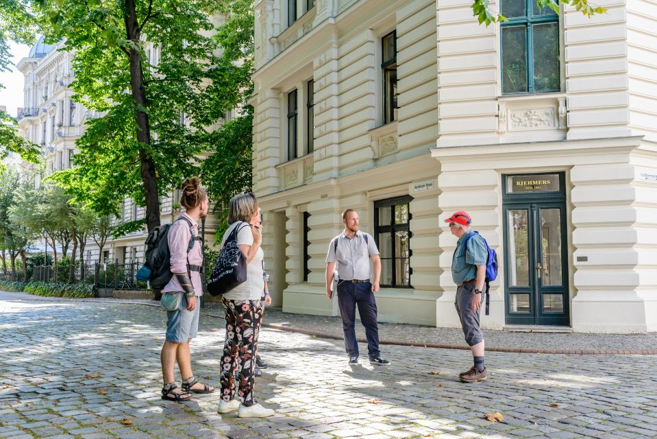 Berlin: 2.5-Hour Walking Tour through Kreuzberg 61 - Where you’ll start near Mehringdamm (and why meeting points matter)