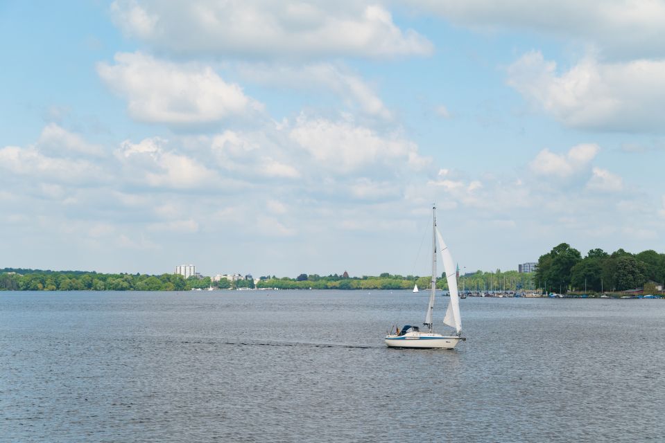 Berlin: 2-Hour Lake Oberhavel Cruise from Tegel - Villa Borsig to Konradshöhe: mansion views with an easy pacing