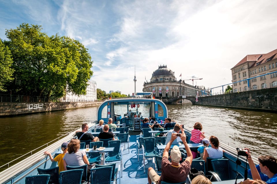 Berlin: 3.25-Hour Spree & Landwehrkanal Boat Tour - Food and Drinks: What’s Included vs. What You’ll Order
