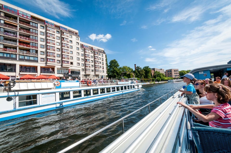 Berlin: 3.25-Hour Spree & Landwehrkanal Boat Tour - Government District Buildings and Interior Ministry Views