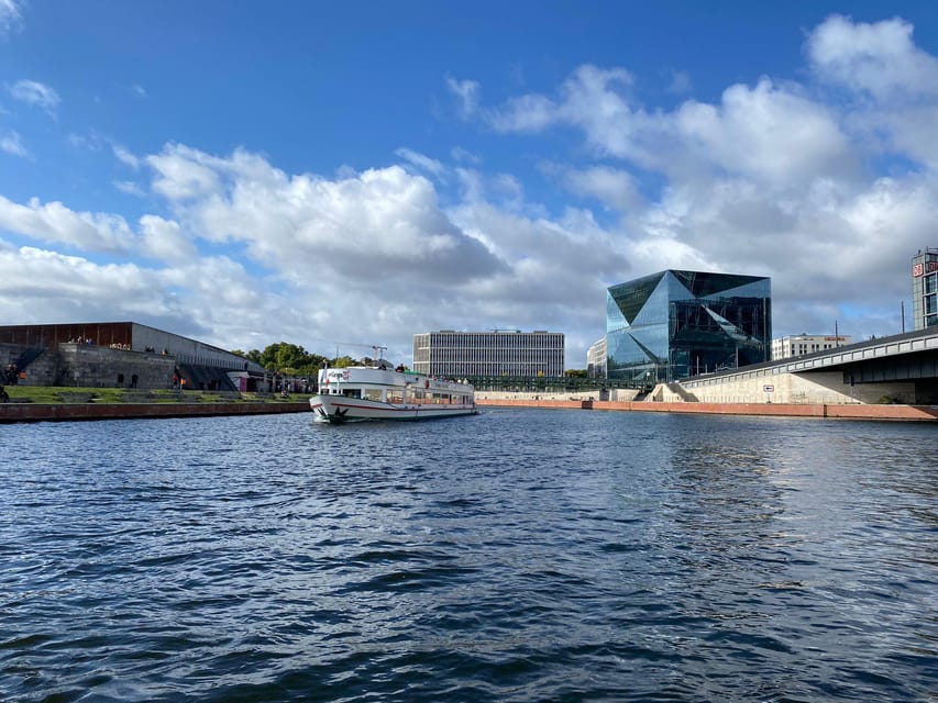 Berlin: 3.5-Hour Sightseeing Cruise on the Spree River - Charlottenburg Lock and the palace zone: where the river ride becomes a story