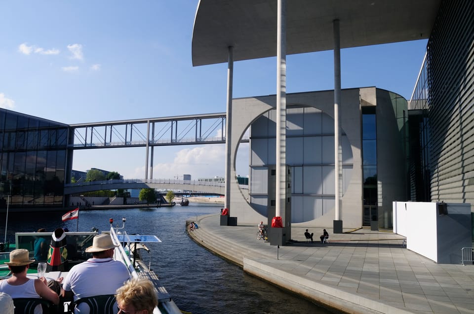 Berlin: 3.5-Hour Sightseeing Cruise on the Spree River - Hansaviertel, Bellevue Palace, and the Federal President’s seat from water-level