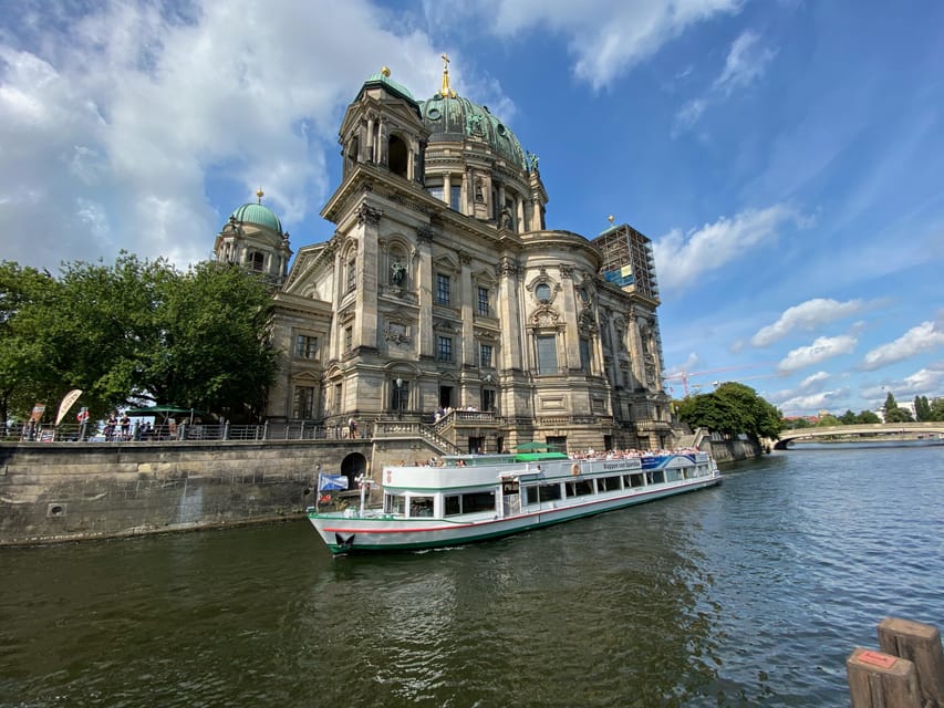 Berlin: 3.5-Hour Sightseeing Cruise on the Spree River - Government district views: Reichstag, Chancellery area, and Central Station