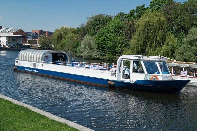 Berlin 3-Course Dinner Cruise - Welcome drink and dinner menu: what’s served on board