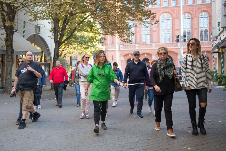 Berlin: 4-Hour Guided Highlights Tour in Spanish - A modern reset at Potsdamer Platz and the walk toward the Gate