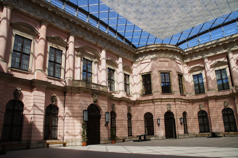 Berlin: 4-Hour Guided Highlights Tour in Spanish - Timing, walking pace, and when to plan your photos
