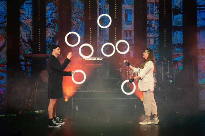Berlin: "90s Forever - Hits & Acrobatics" - Varieté Show - Acrobatic Set Pieces That Make the Music Feel Bigger
