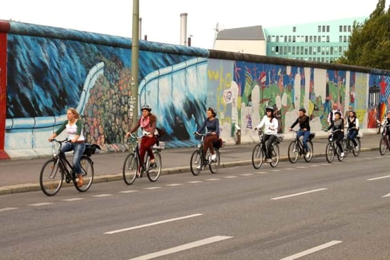 Berlin: Alternative Berlin Bike Tour - Treptow and the Landwehr Canal: Contrast You Can See