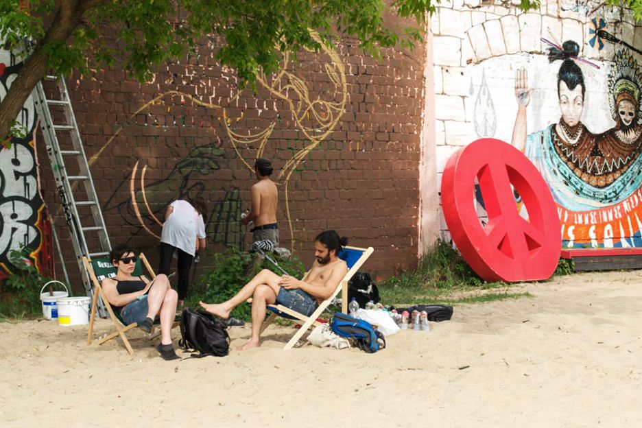 Berlin: Alternative Berlin Walking Tour - Underground galleries, canals, and community-funded urban farms
