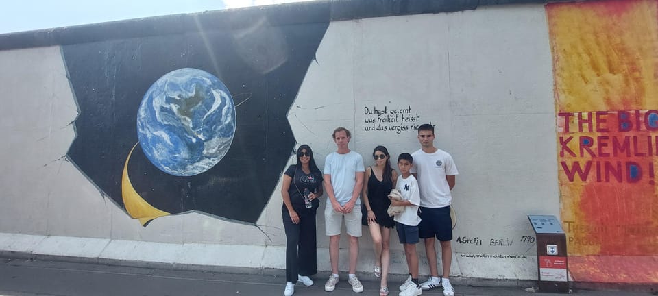 Berlin: Berlin Wall & East Side Gallery Walking Tour - Kreuzberg and Friedrichshain: Why the Neighborhood Changes the Story