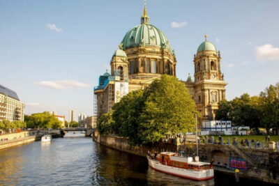 Berlin: Boat Sightseeing Tour on Electric Motor Yacht - The Fitzgerald yacht: 1920s styling plus real comfort