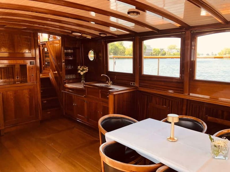 Berlin: Boat Sightseeing Tour on Electric Motor Yacht - Where drinks and snacks fit into the experience