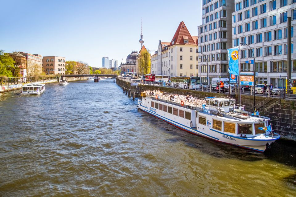 Berlin: Boat Tour Along the River Spree - Setting sail from Friedrichstrasse without the hassle