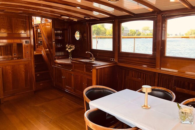 Berlin Boot Sightseeing Tour on Electric Private Yacht - The Monumental Column and Observation Tower: Getting the Angle Right