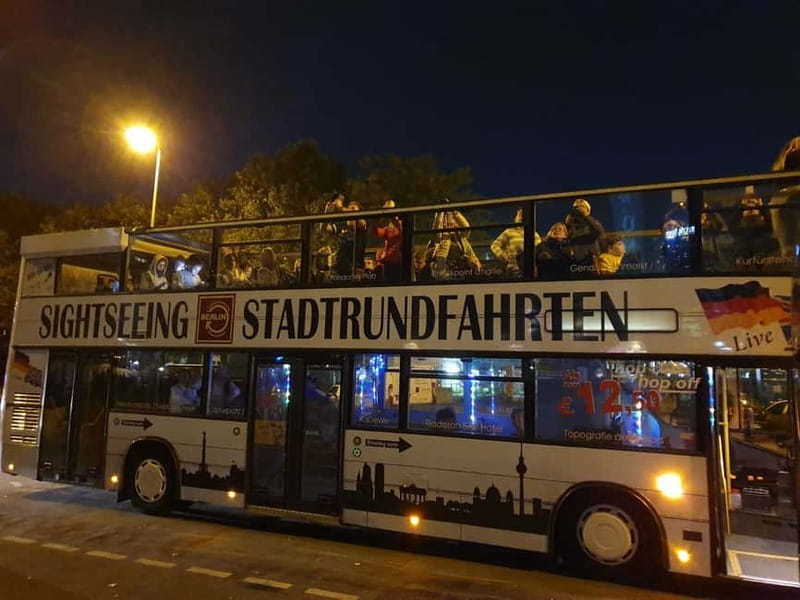 Berlin: Bus Tour by Night with Live Commentary - Hauptbahnhof, Schloss Bellevue, and Siegessäule: finishing with variety