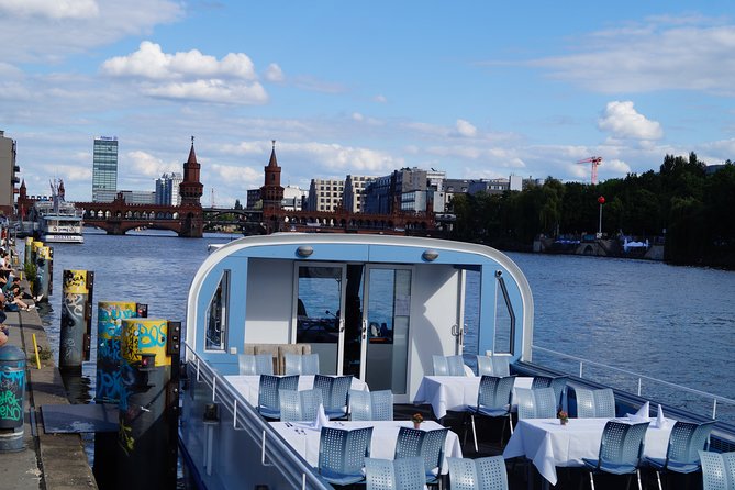 Berlin Capital 4-Course Sunset Dinner Cruise Including Drinks - Drinks included: Prosecco welcome, then beer and wine on refill mode