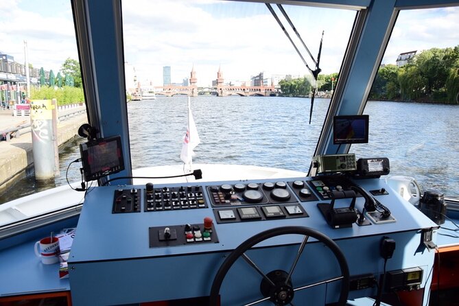 Berlin Capital 4-Course Sunset Dinner Cruise Including Drinks - Who this cruise fits best (and who should skip it)