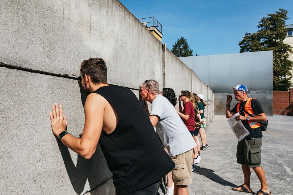 Berlin: Cold War Era History Guided Bike Tour - Languages and who this tour suits best