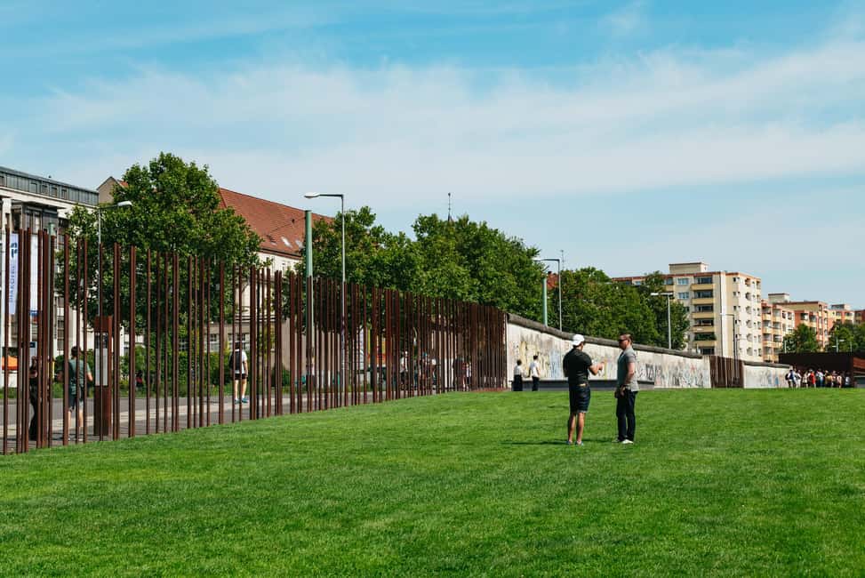 Berlin: Cold War Walking Tour on Berlin Wall Route - Walking the original Berlin Wall line: what the 2-hour route really does