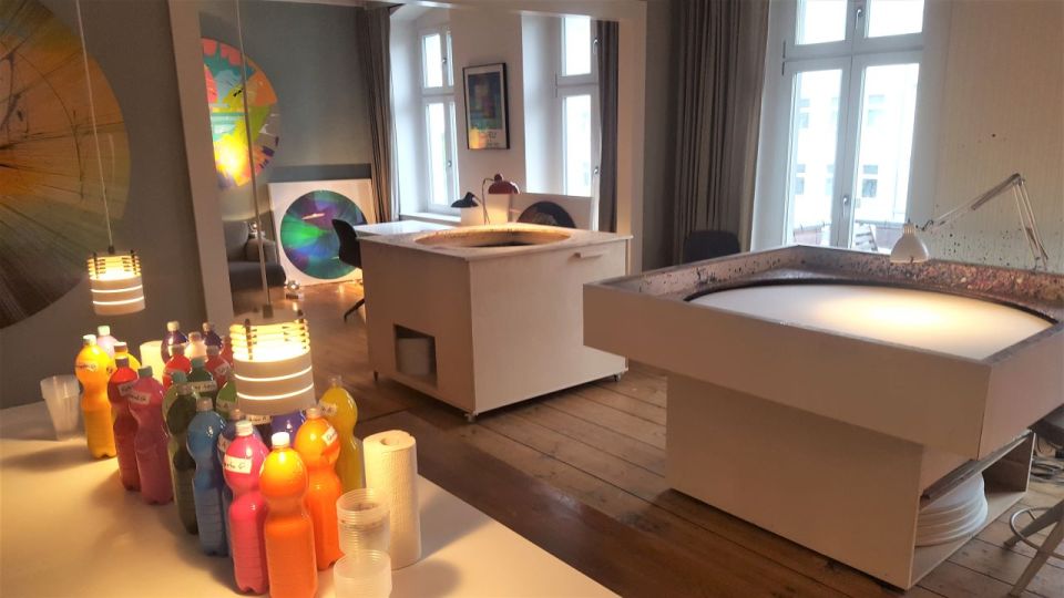 Berlin: Create Your Own Spin Painting at Jans Echternacht - A Berlin Break That Turns Sightseeing into Something You Can Hold