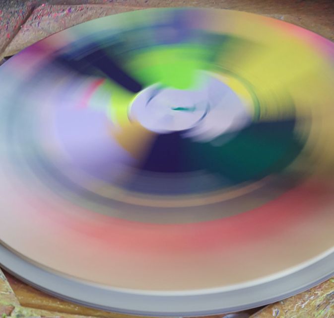 Berlin: Create Your Own Spin Painting at Jans Echternacht - Who this workshop suits best (and who might think twice)