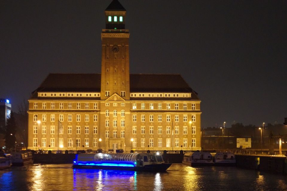 Berlin: Dinner Cruise on the Spree with Prosecco - Drinks and the cash-only bar: the one detail that can trip you up
