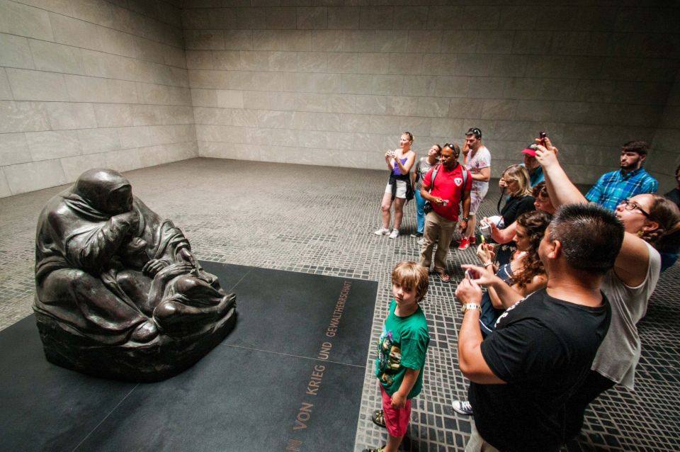 Berlin: Discover Berlin Walking Tour - Pacing, language, and rain-shine reality