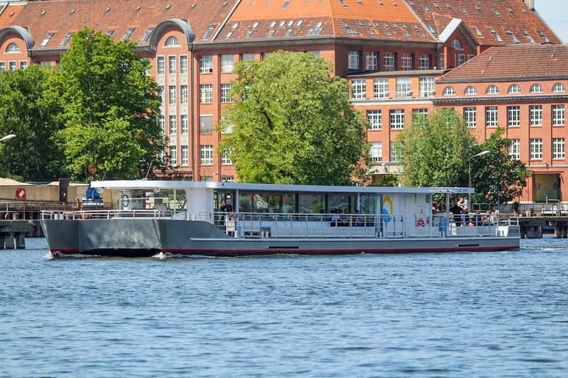 Berlin: East Side Gallery Spree Cruise in a Solar Catamaran - Why a solar catamaran on the Spree feels different