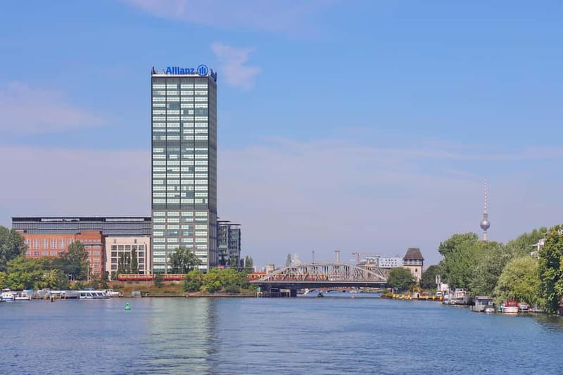 Berlin: East Side Gallery Spree Cruise in a Solar Catamaran - Passing Oberbaumbrücke: the bridge moment you get without the climb