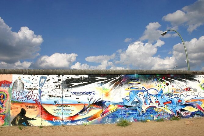 Berlin East Side Tour 2.5 hour cruise with commentary - Quick hits