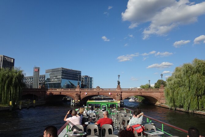 Berlin East Side Tour 2.5 hour cruise with commentary - Nikolaiviertel and the Berlin TV Tower: old Berlin made visible
