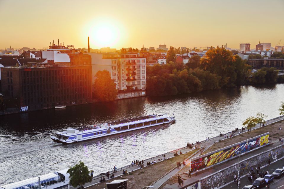 Berlin: Evening City Sightseeing Cruise - Key highlights worth planning around