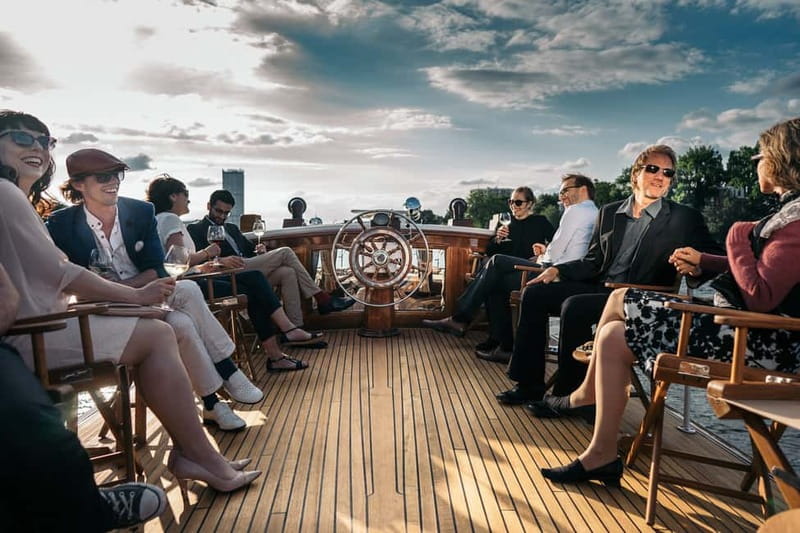Berlin: Evening Yacht Cruise with Aperitif & Dinner Upgrade - Key Points at a Glance