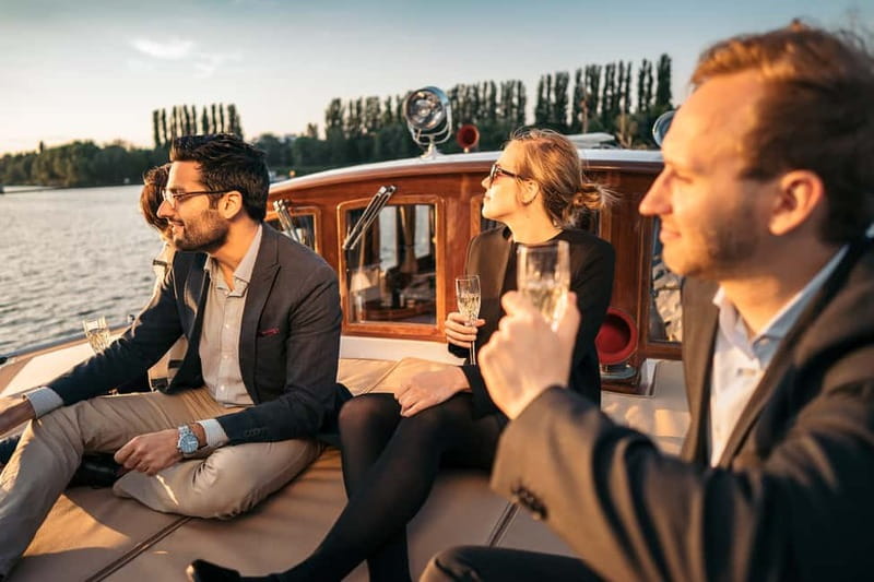 Berlin: Evening Yacht Cruise with Aperitif & Dinner Upgrade - Dinner upgrade on certain dates: one-way to the Patio Restaurant Ship