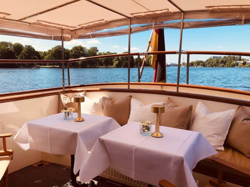 Berlin: Evening Yacht Cruise with Aperitif & Dinner Upgrade - Service details that matter more than you’d think