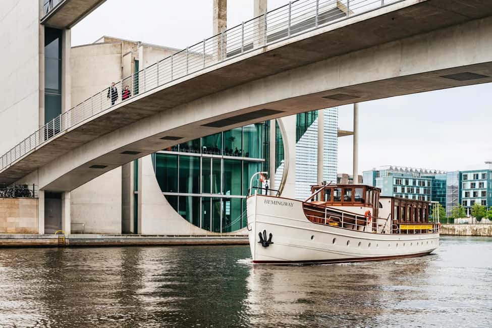 Berlin: Evening Yacht Cruise with Aperitif & Dinner Upgrade - Boarding the yacht: where you sit changes the whole trip