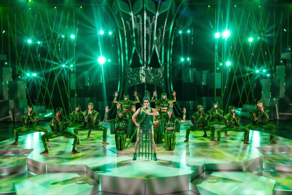 Berlin: FALLING | IN LOVE Grand Show Friedrichstadt-Palast - Should you book FALLING | IN LOVE at Friedrichstadt-Palast?