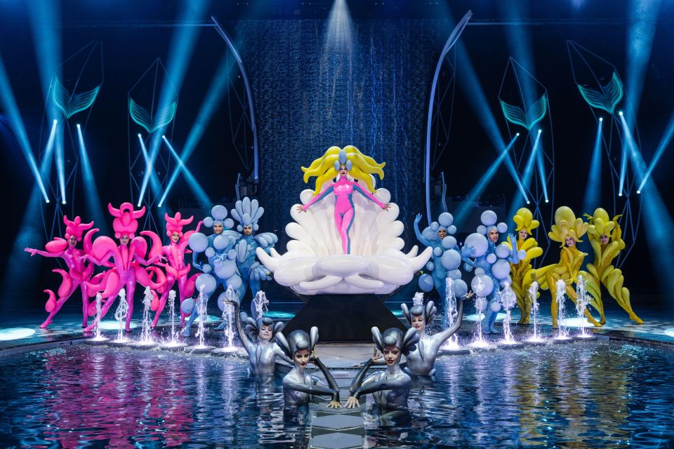 Berlin: FALLING | IN LOVE Grand Show Friedrichstadt-Palast - Designer costumes by Gaultier and Sasha Frolova: visual storytelling at full volume