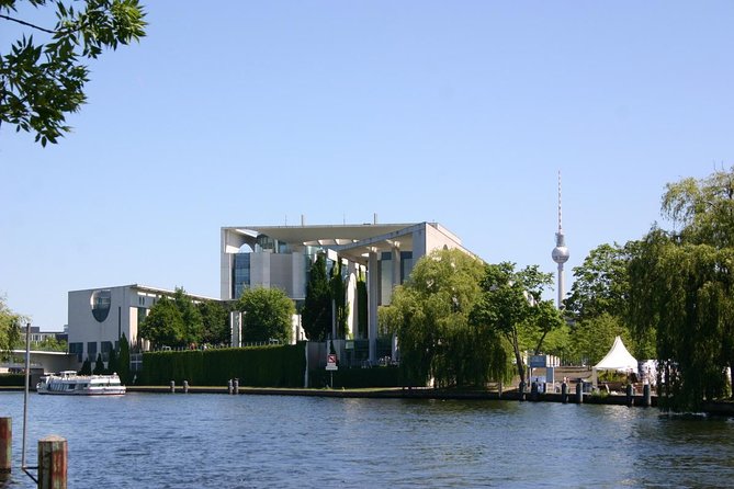 Berlin: Guided Bike Tour to Explore the Highlights - Tiergarten break: why a bike tour needs a park pause