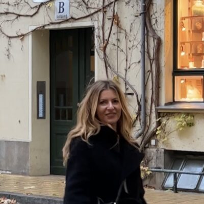 Berlin: Hidden Backyards Guided Walking Tour - Haus Schwarzenberg Courtyard: Art Studios Behind a Historic Shell
