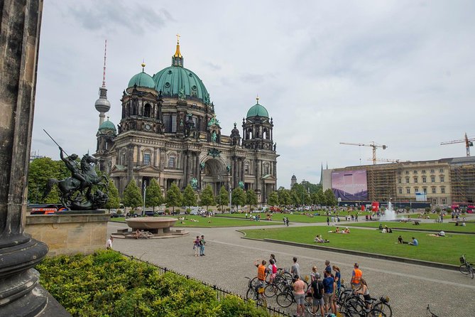 Berlin Highlights Sightseeing Bike Tour in Small Groups - Stop-by-Stop: What You’ll See and What It Means