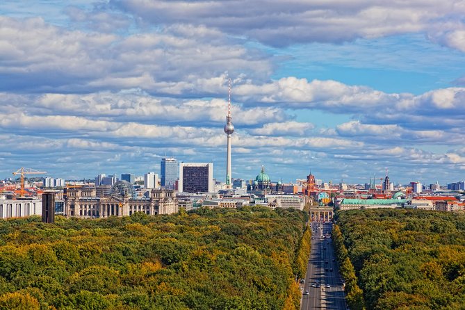 Berlin History Walking Tour with a French-Speaking Guide - Checkpoint Charlie: how the Cold War shows up in plain sight
