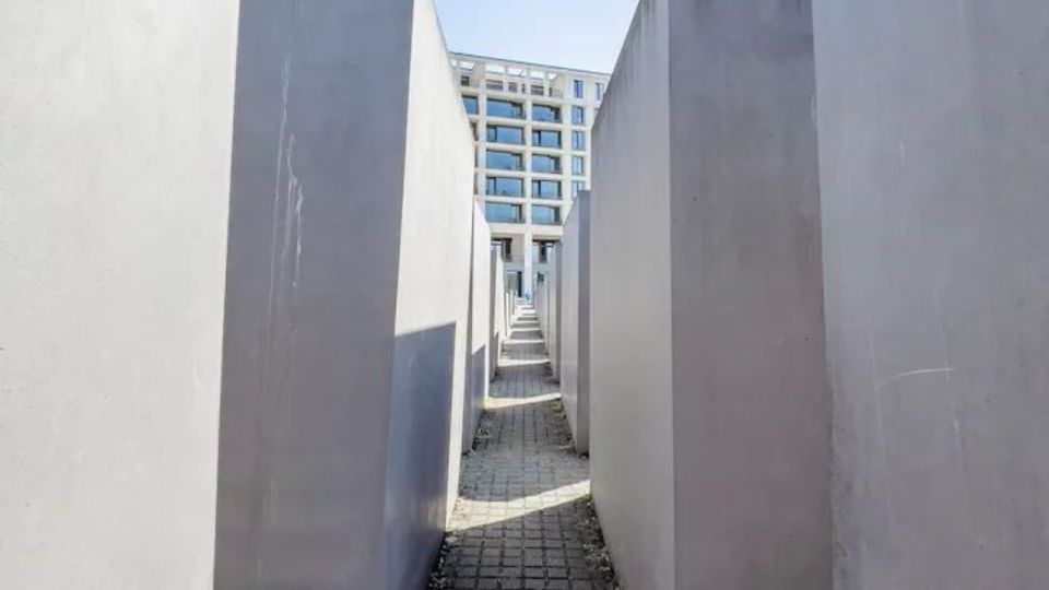 Berlin: Hitler's Berlin The Rise & Fall Guided Walking Tour - Reichstag: democracy, dictatorship, and why the symbolism matters